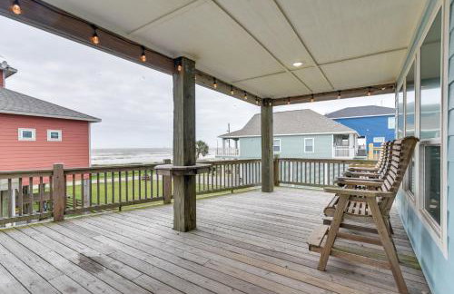 Luxe Crystal Beach Retreat with Views! Walk to Shore - Foto 1