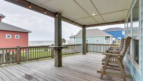 Luxe Crystal Beach Retreat with Views! Walk to Shore - Foto 1