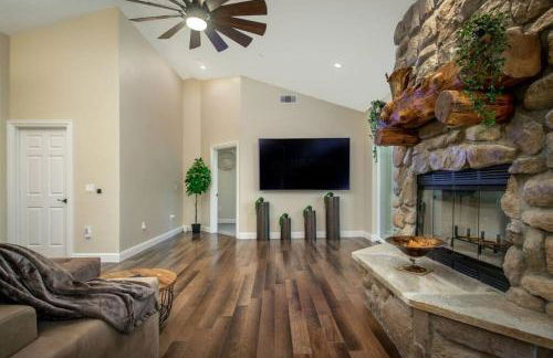 New Luxury 5BR Cabin in Pine Mountain Lake! 1 Minute to Beach! Massage Chair! Close to Yosemite! Perfect for Retreats and Escapes All Seasons! - Foto 26