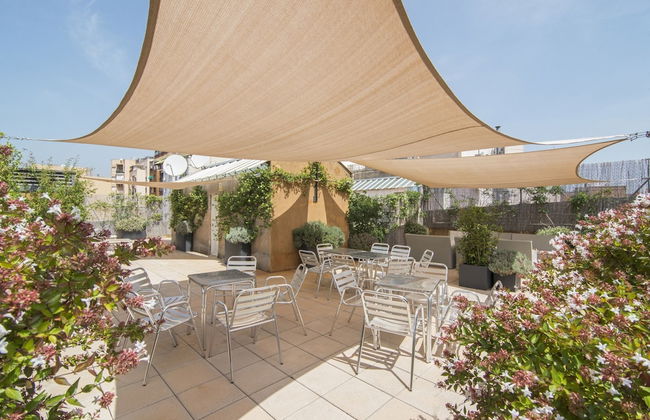 Happy People Gaudi Sant Pau - Foto 1