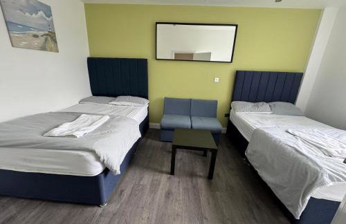 Luxury 3-Bed House-Jaquzzi Bath-Private Parking- suitable for contractors - Foto 9