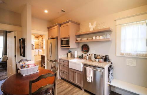 RedTail Inn - 3 Suites Sleeps up to 12 - Foto 4