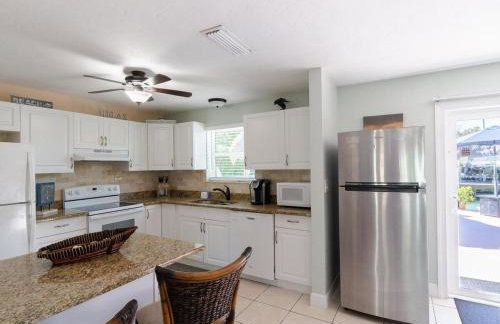 Tiki Time - Waterfront Pool Home, 65` Dock , Direct Ocean Access! - Foto 17