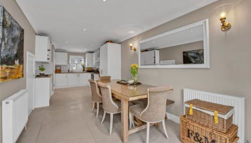 Stylish 3 bedroom townhouse for 5 guests, set in the medieval grid with off street parking - Foto 3