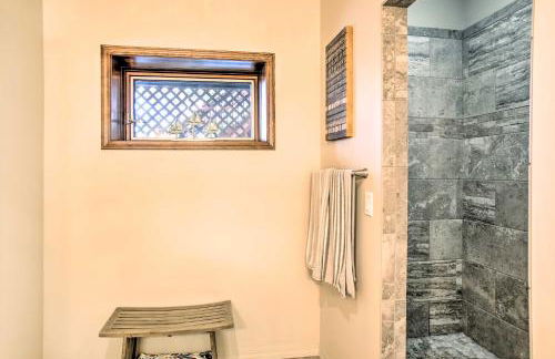 Luxurious Liberty Lake Hideaway with Hot Tub! - Foto 18