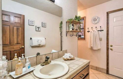 Kathys Cabin, King Bed, Hot Tub, Near-NAU & Downtown attractions, Perfect Year-Round Mountain Getaway - Photo 32