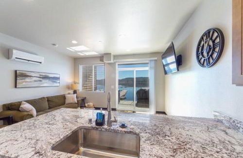 Wonderful Triplex Unit With Spectacular Lake View! - Foto 16