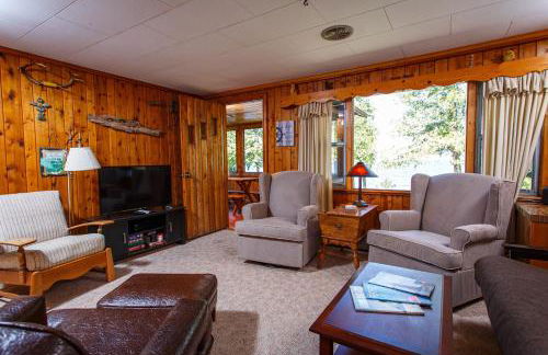 Stony Shore Cabin by Simple Life Rentals - Photo 8