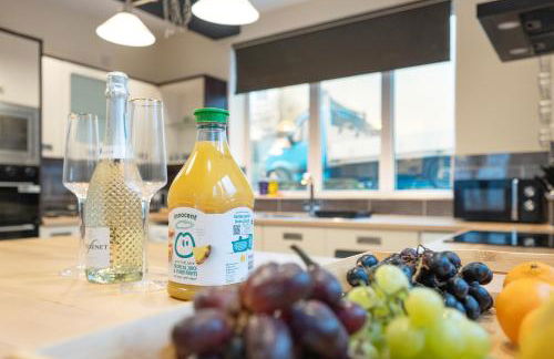 Spacious 6-Bed with Pool Table Desks in every room - Foto 49