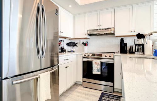 Oceanfront Sunrise Overlooking Pool Walk to shopping dining Sunrise 805 - Foto 10