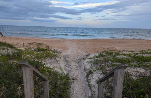 Beautiful Ormond Beachfront House! - Photo 40