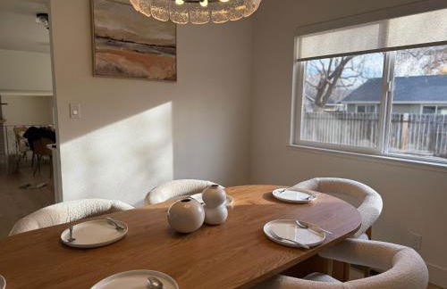 New! Modern 4BR max 12 ppl, 5 mins to everything! - Foto 3