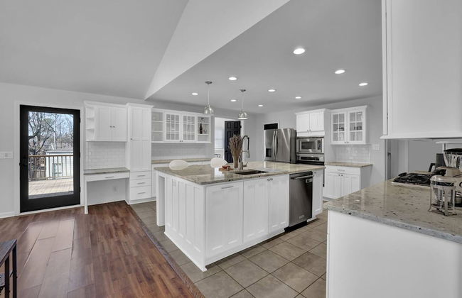 Chamblee Retreat 3BR Home w Spacious Porch - Foto 21