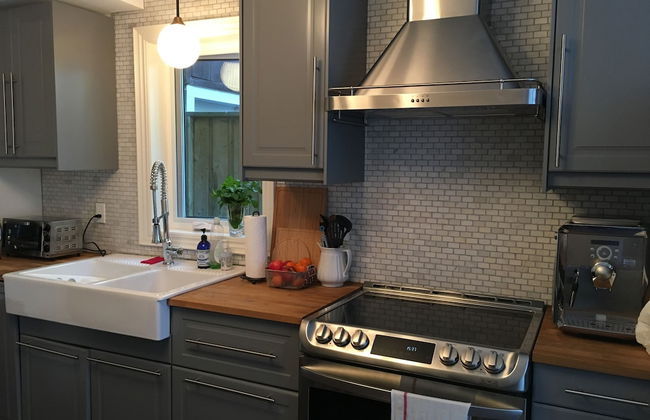 Beautiful 4BR Downtown House, Sleeps 10 - Photo 18