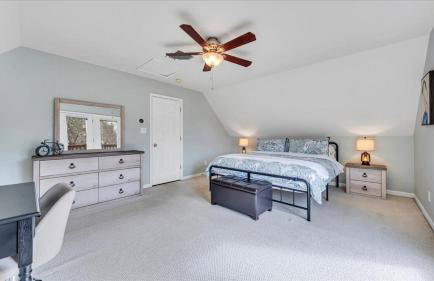 Lakefront 3BR with Dock, Fire Pit, Lawn Games, and Game Room - Foto 20