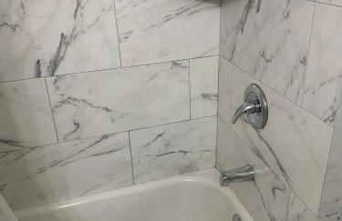 Trendy Apt in Bloomingdale - Parking - Foto 17