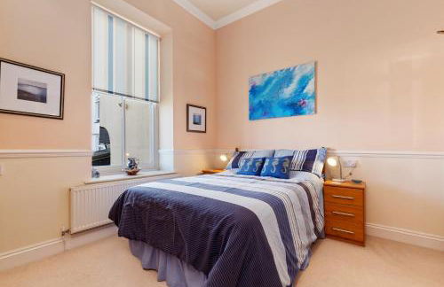 7 South Beach Court - Sea Front Apartment With Spectacular Sea Views - Photo 22