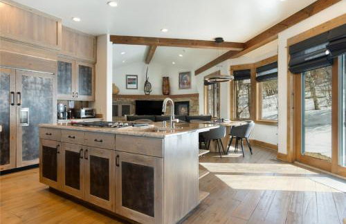 Private Hot Tub, Theater Room, Valet Parking and Ski & Boot Storage at Ritz Carlton - Foto 20