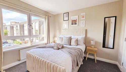 Modern 5 Bedroom Townhouse with Free Parking - Foto 4