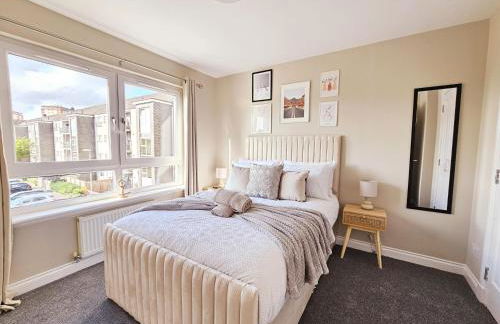 Modern 5 Bedroom Townhouse with Free Parking - Foto 4