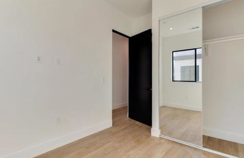 Modern Luxe Retreat Three-Bedroom #4 - Photo 14