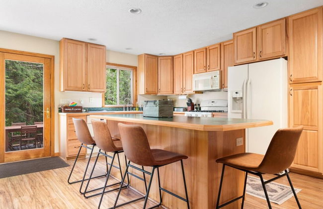 Firefly Lodge! Boardman River! Hot Tub! Woodstove! - Foto 22