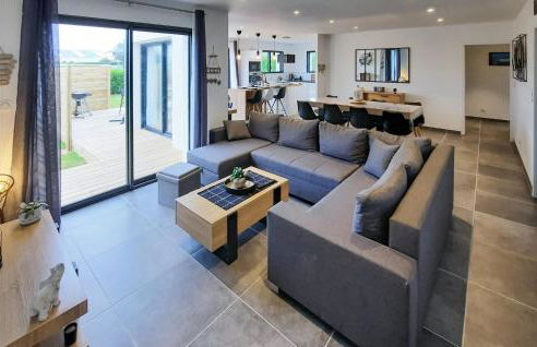 3 Bedroom Awesome Home In Plouguerneau - Foto 3