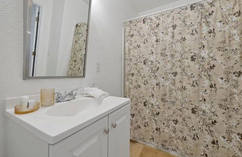 Spacious Condo W/ Pool,Gym near Disney & Seaworld - Foto 47