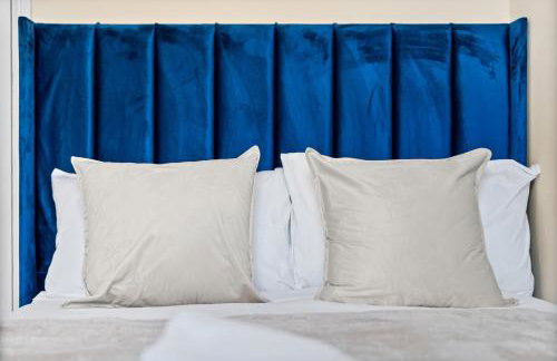 3 Bedrooms Elegant Homely House, Sleeps 6 Comfortably with 4 Double Beds, Newcastle, Free Street Parking, Business Travellers, Contractors, & Holiday Goers, Near all Major Transport Links in Newcastle & City Centre - Foto 16