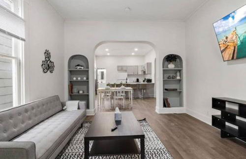 2 Units Combined - Historic 5BR - 2 Living - 2 Kitchens - Photo 7