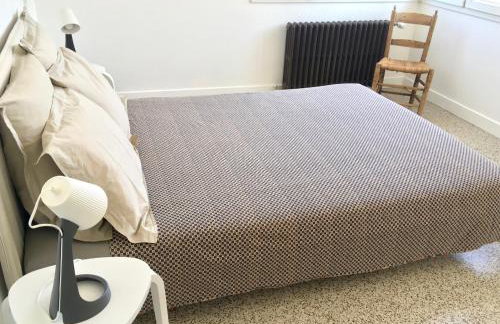 Dans une maison, appartement indépendant et jardin - Foto 44