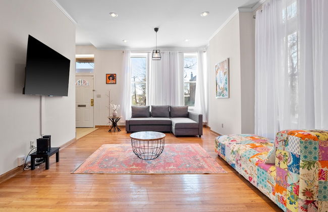 Massive Downtown Area Home... sleeps 14 - Photo 13