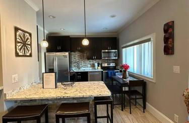 Spacious and Cozy- near T-station-Quiet Neighborhood! - Foto 9