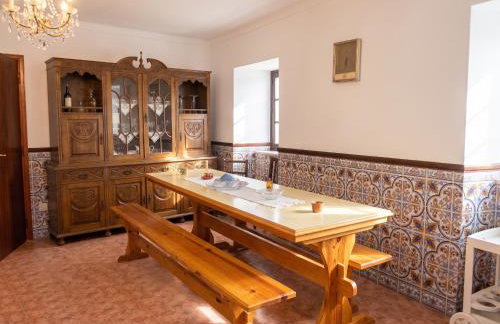 Charming house in Miranda do Corvo + Spacious terrace - Foto 6