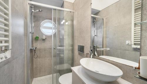 Whome Sunny Terrace Apartment with River Views - Foto 4, Shower