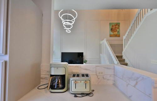 Amazing Renovated Townhouse - Foto 17