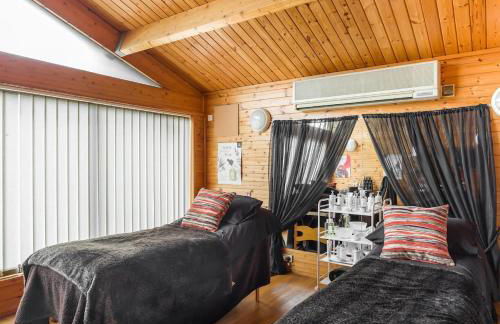 Sandmartin Lodge a lakeshore haven at Pine Lake Resort - Foto 62