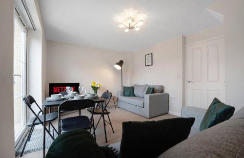 NEW! Stylish 2-Bed Home by Stay With Us, Ideal for Families, Sleeps 4! - Foto 30