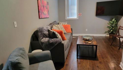 Spacious Industrial split level with a Balcony - Photo 3