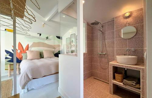 Light-Filled House With Pool In Petit Piquey - Photo 8