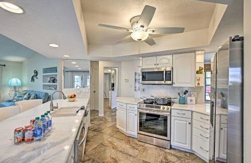 Canal Waterfront Home with Private Pool and Dock! - Foto 7