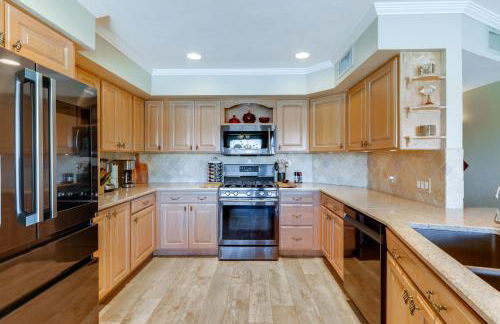 Lakefront Living! Huge Phoenix Home with Pool Table - Foto 11