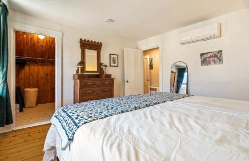 The Curator's Retreat For 8 - Photo 46