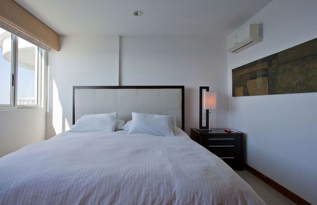 Palmetto Penthouse Deluxe Beautiful View and Sunset Floor 39 - Photo 9