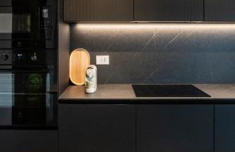 LuxeDesign Apartment - Photo 10
