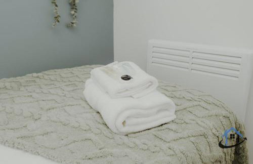 Apt 5 Manor House - 3 Bed 2 bathroom sleeps 5 parking wifi - Photo 15