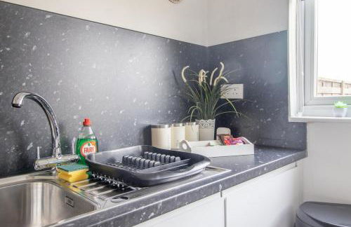 Spacious 2-Bed City Home Free Parking & Stadiums - Foto 48