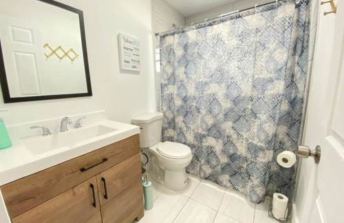 Heart of Miami sleeps 10 near Little Havana Beaches - Foto 19