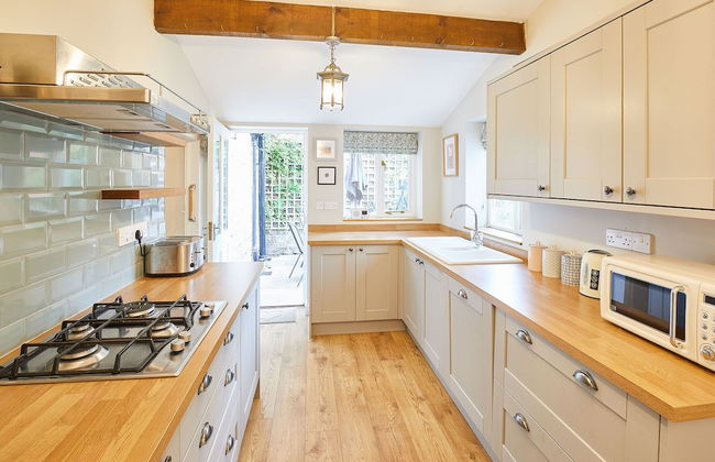 Host Stay Sixpence Cottage - Foto 3