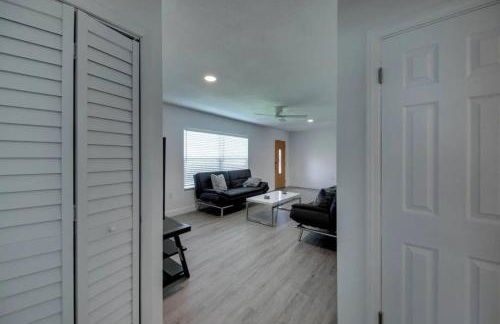 Relaxing Pool Side - Near Fairgrounds - Foto 14